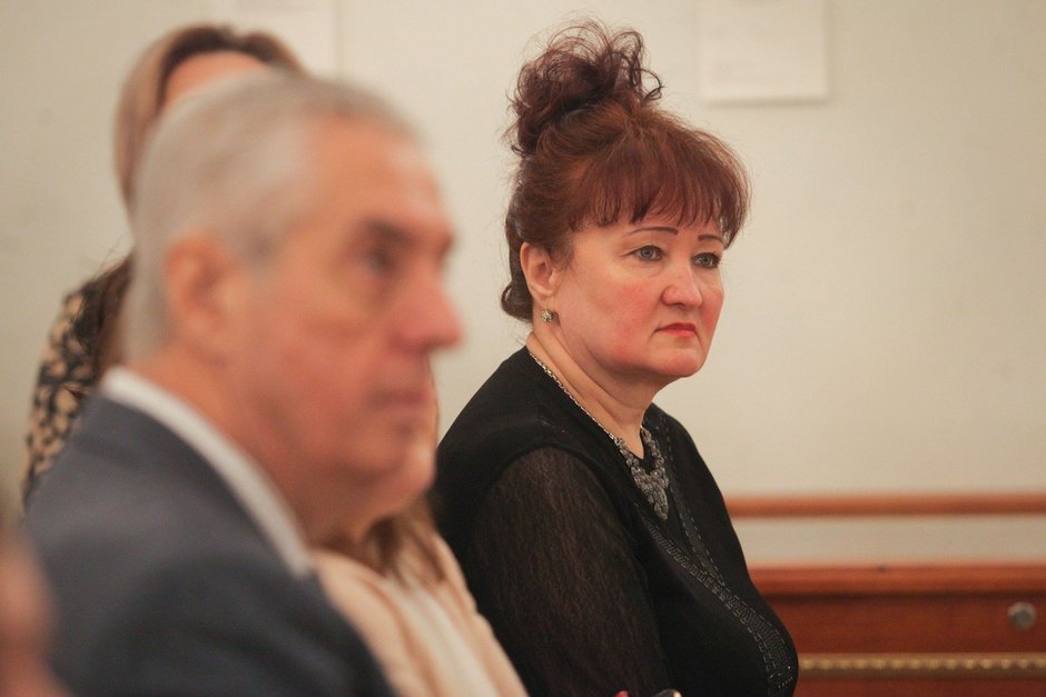 Зрители на выставке «Дух всюду сущий». Великая ода «Бог» Державина в каллиграфии Петра Чобитько и его учеников»