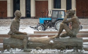 Щетки и дворники, лужи и сугробы: как в Казани убирают снег
