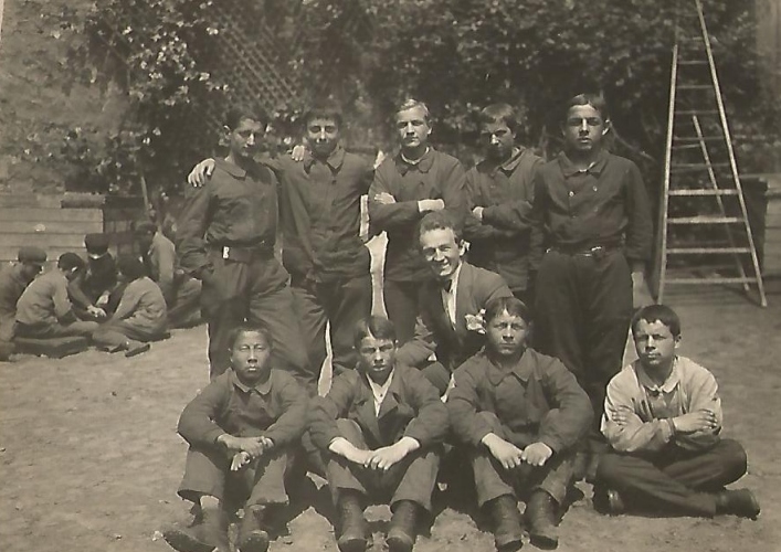 Фаддей со своими учениками