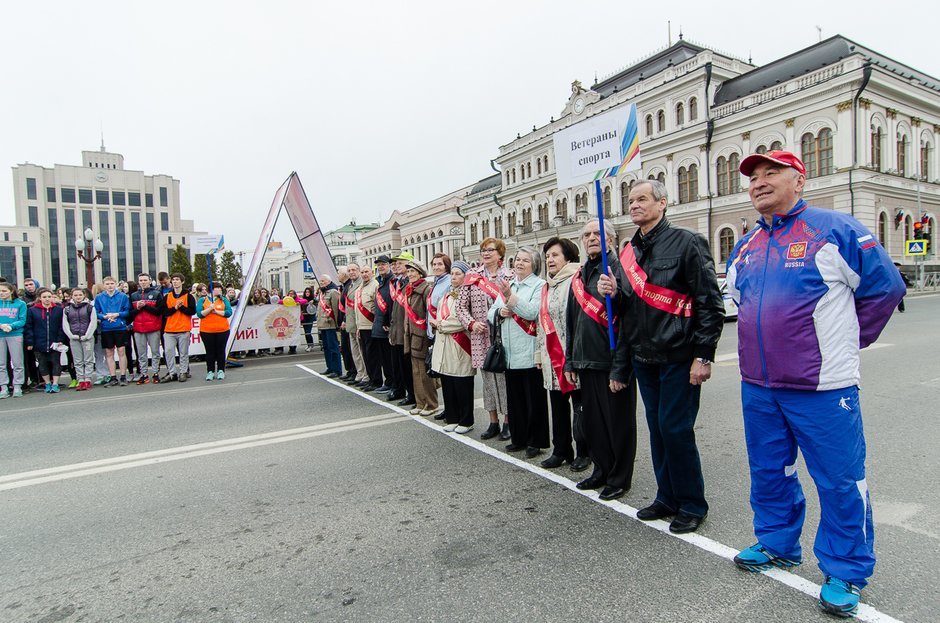 Встречай казань. Парад ветеранов спорта. Первомай Казань.