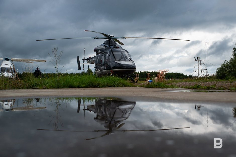 Вертолеты вчера. Вертолет на Нижнем озере Калининград. Вертолет над заливом. Калининградский вертолетный.