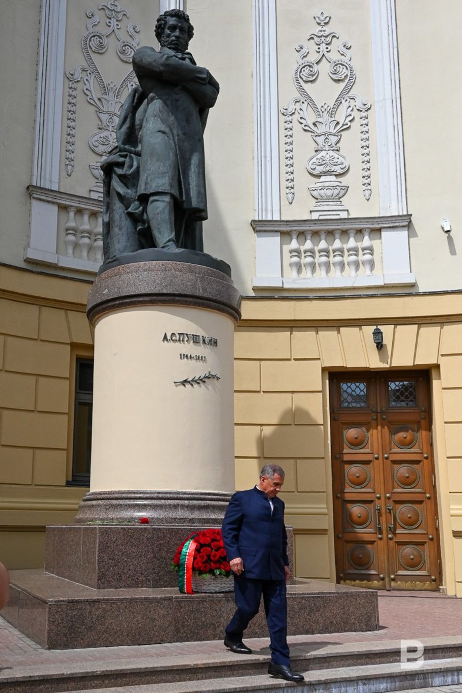 памятник великого русского поэта Александра Пушкина и Рустам Минниханов