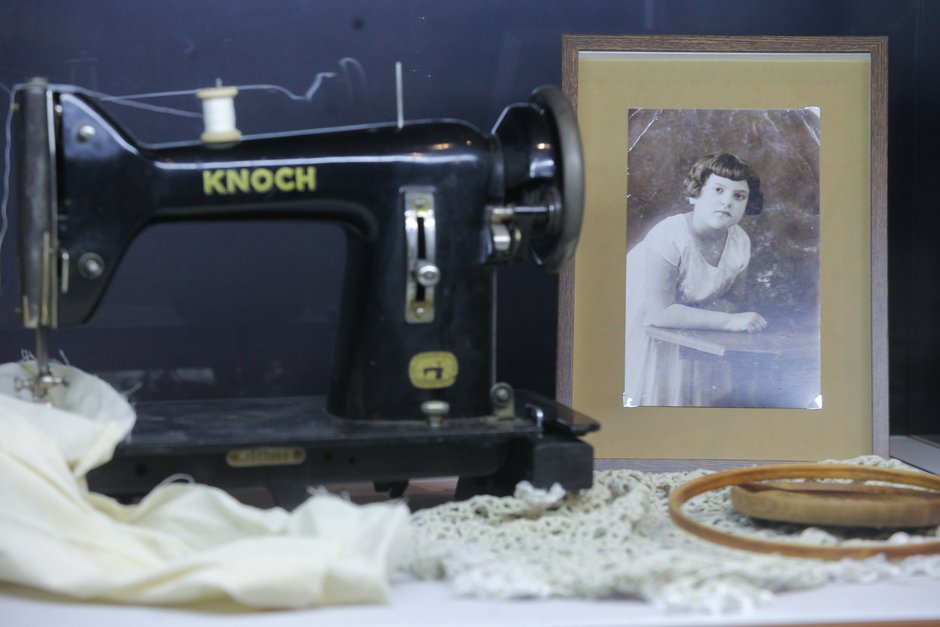 Фото и швейная машинка на документально-художественном образовательном проекте «Полвека любви»
