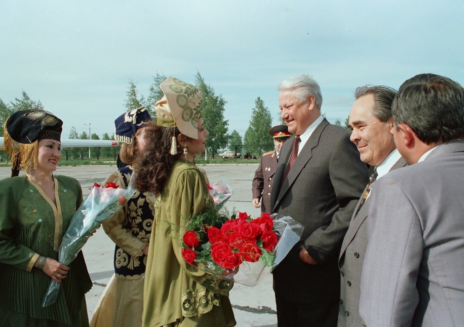 Первый визит Бориса Ельцина в Казань в качестве президента России, встреча в аэропорту
