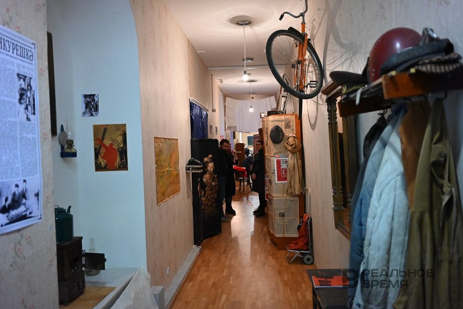 Экспонаты в выставочном зале «Манеж» в Кремле
