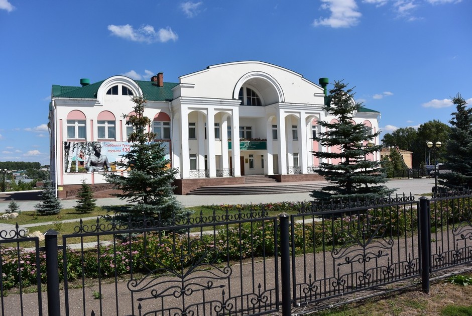 Большая Атня, театр