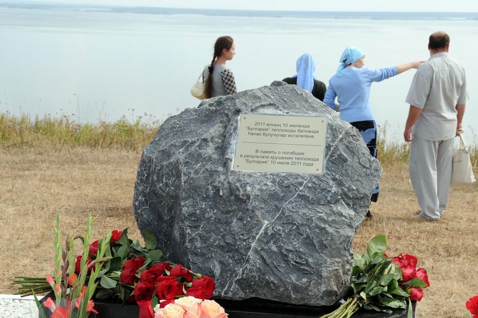Закладка камня под строительство мечети и часовни в память о погибших на теплоходе «Булгария», 2 сентября 2011 г.