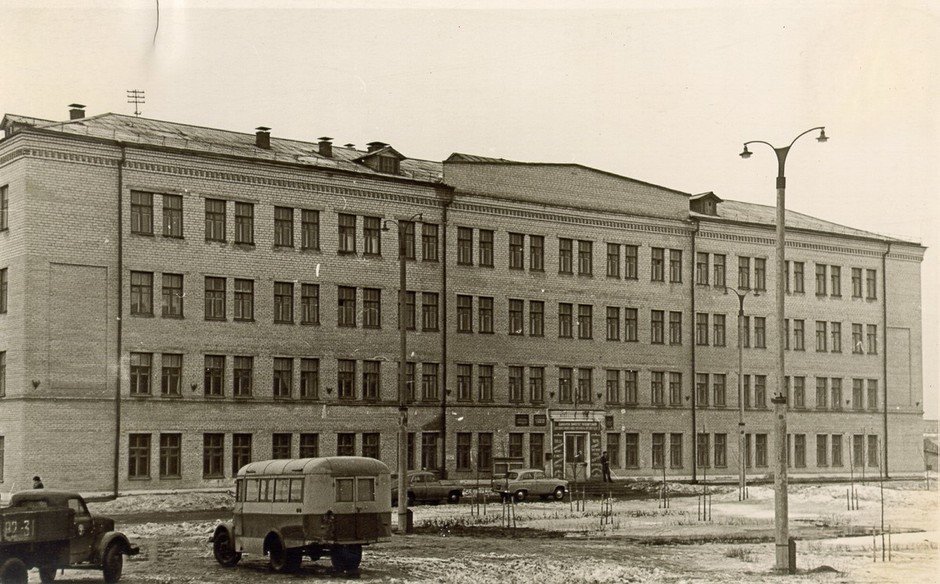 13 июля 1963 года открылась новая страница в истории нефтехимии Татарстана — «Казаньоргсинтез» выпустил первую партию своей продукции