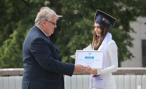 В КФУ вручили дипломы выпускникам-отличникам