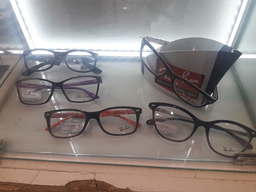 где настоящие очки. Ray ban new wayfarer 2132 6181/85. где настоящие очки. где настоящие очки. очки ray ban люди в черном.