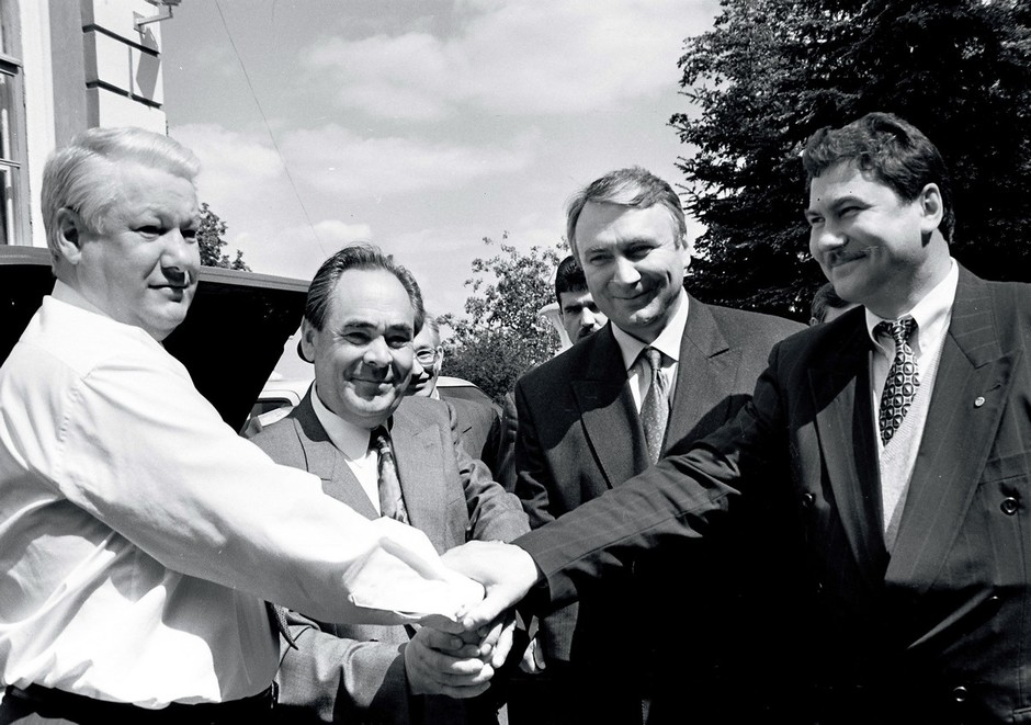 Нынешний министр промышленности и торговли РТ Равиль Зарипов встречал в 1994 году Ельцина в казанском Кремле в качестве гендиректора «ЕлАЗа»