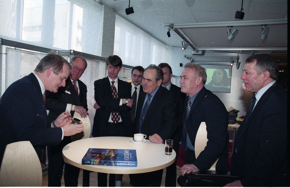 Переговоры с официальными лицами правительства Швеции, посещение концернов Scania и Ericsson. Стокгольм, 25 марта 2002 года