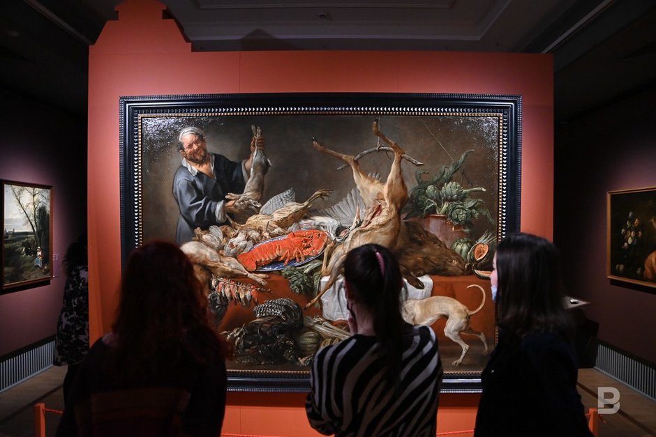 Картины и посетители выставки «Золотой век фламандского искусства»