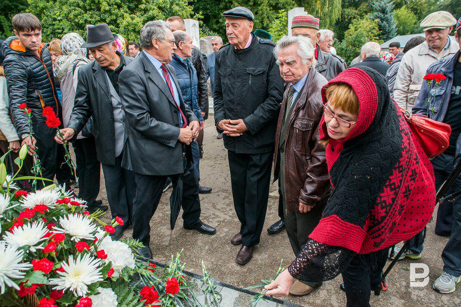 Ново татарск. Похороны Туфана Миннуллина. Могила Туфана Миннуллина.