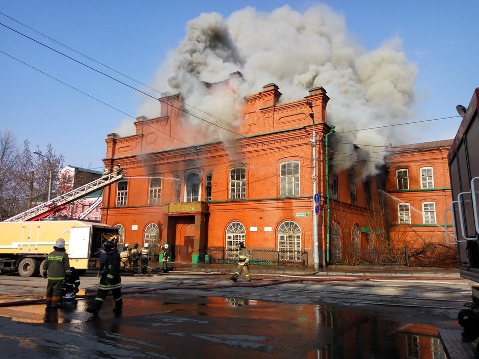 Завод крестовникова. Фабрика Крестовниковых Казань. Казанский завод братьев Крестовниковых. Дом братьев Крестовниковых Казань. Фабрика Купцов Крестовниковых на красной Поляне.