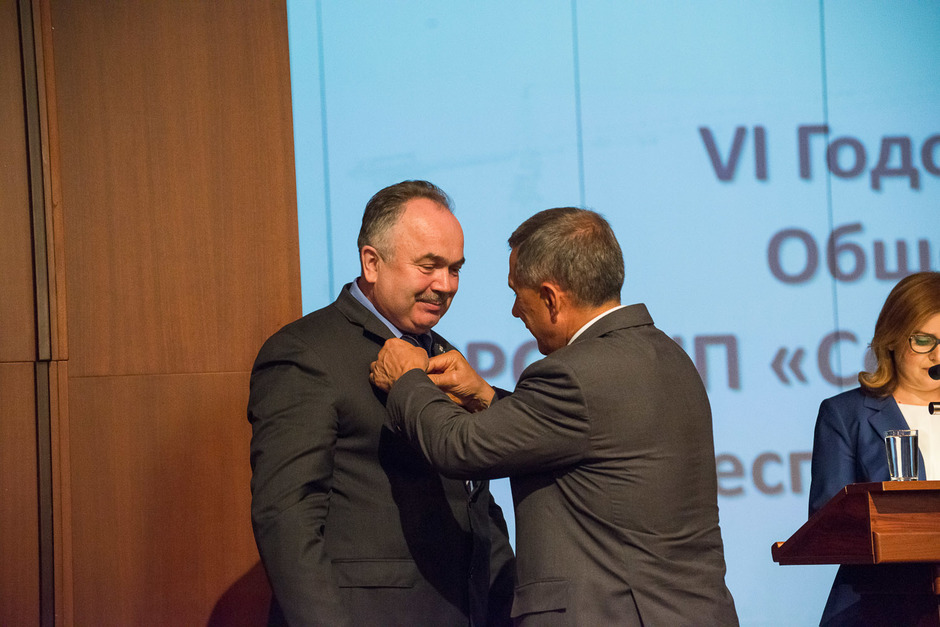 Рустам Минниханов, врио президента РТ, вручает награды