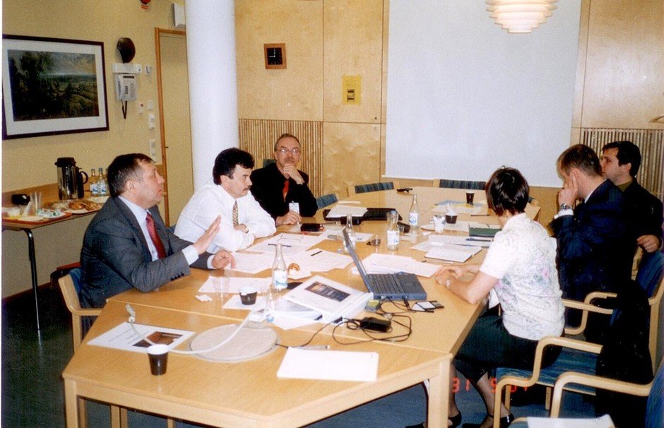В 2001 «ТАИФ-Телком» приступил к осуществлению второй очереди проекта: к концу года сотовая связь охватила все районные центры, увеличившись в объеме до 100 тыс. абонентов. Стокгольм