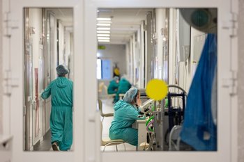 Путин распорядился упростить командировки врачей в зону СВО