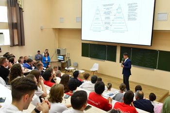 Минниханов и Цивилев встретились с участниками Летней школы инженеров в Казани