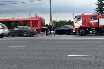В Казани на улице Ершова загорелся автобус