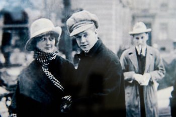 Московский озорной гуляка Сергей Есенин