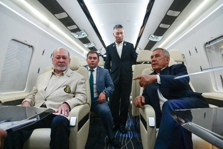 Раис Татарстана Минниханов показал королю Малайзии Казанский вертолетный завод