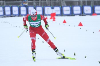 FIS выдал лыжникам Коростелеву и Непряевой нейтральные статусы