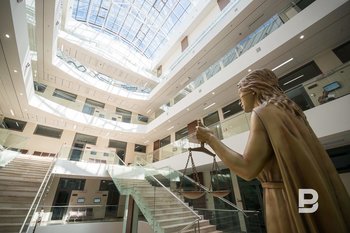 Казанский ИП взыскал с городского исполкома 57 тысяч рублей за открытый люк на дороге