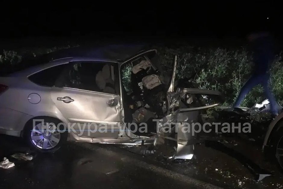 В Татарстане ребенок и 49-летний мужчина погибли в ДТП с Lada Granta и BMW