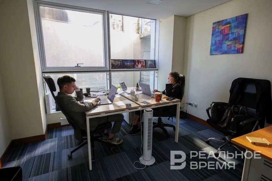 Россияне считают, что работающие с ИИ специалисты заслуживают более высокую зарплату