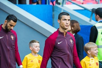 Роналду стал первым футболистом-миллиардером — его состояние оценили в $1,4 млрд