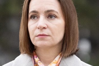 Действующий президент Молдавии Майя Санду лидирует на выборах лидера страны