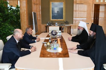 Рустаму Минниханову представили нового епископа Набережных Челнов и Елабуги