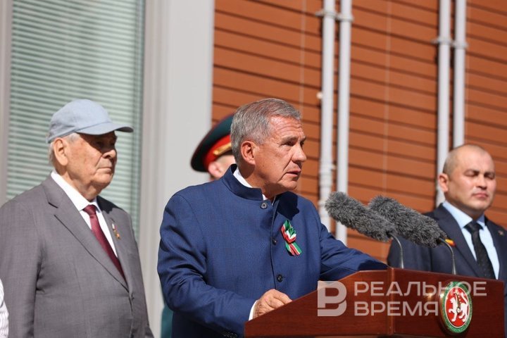 Рустам Минниханов и Минтимер Шаймиев посетили премьеру фильма «Кара урман»