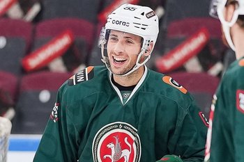 Хмелевский прибыл в расположение «Ак Барса» и сможет сыграть с «Металлургом»