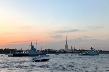 Ленобласть массово атаковали БПЛА, пострадали нефтяной терминал и ЦОД VK