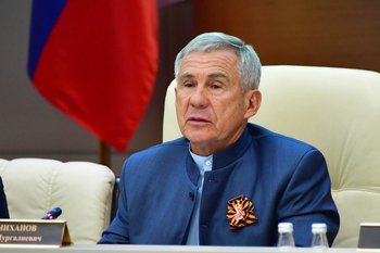 Минниханов встретился с молодыми дипломатами стран ОИС в рамках KazanForum