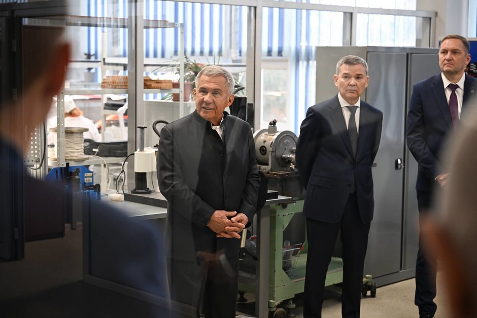 Минниханов оценил вклад оптико-электронного кластера в обороноспособность и экономику