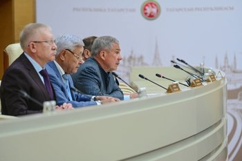 Минниханов призвал депутатов и сенаторов от Татарстана к слаженной работе в условиях СВО