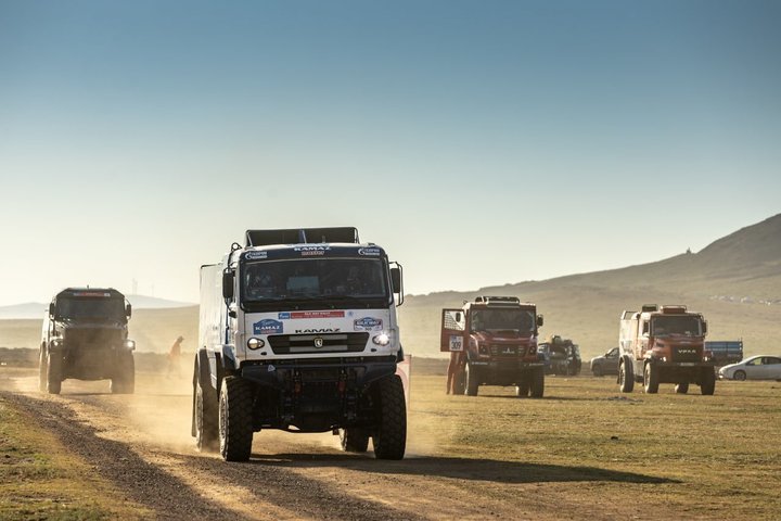 Экипаж Шибалова из «КАМАЗ-мастер» выиграл седьмой этап «Шелкового пути»