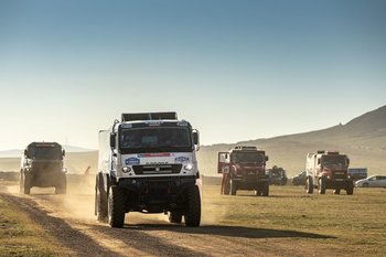 Лидер ралли «Шелковый путь» среди грузовиков снялся с заезда после аварии