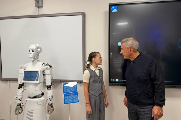 Рустам Минниханов принял участие в открытии детского центра в Елабуге