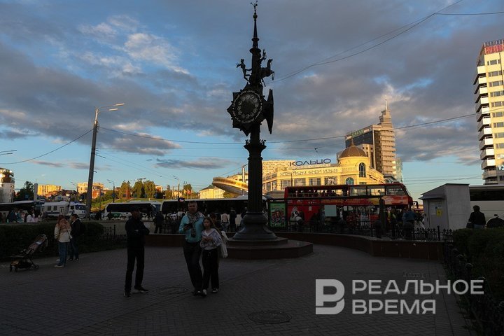 В Казани после ремонта начался монтаж часов на Баумана