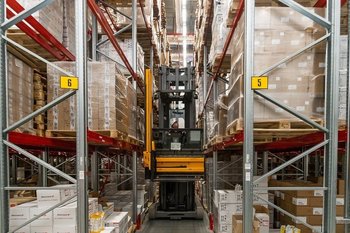 На стройке ООО «Стройбарс» сотрудник погиб, упав под погрузчик