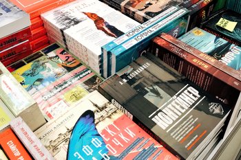 Мрачнуха в литературе самых счастливых стран мира