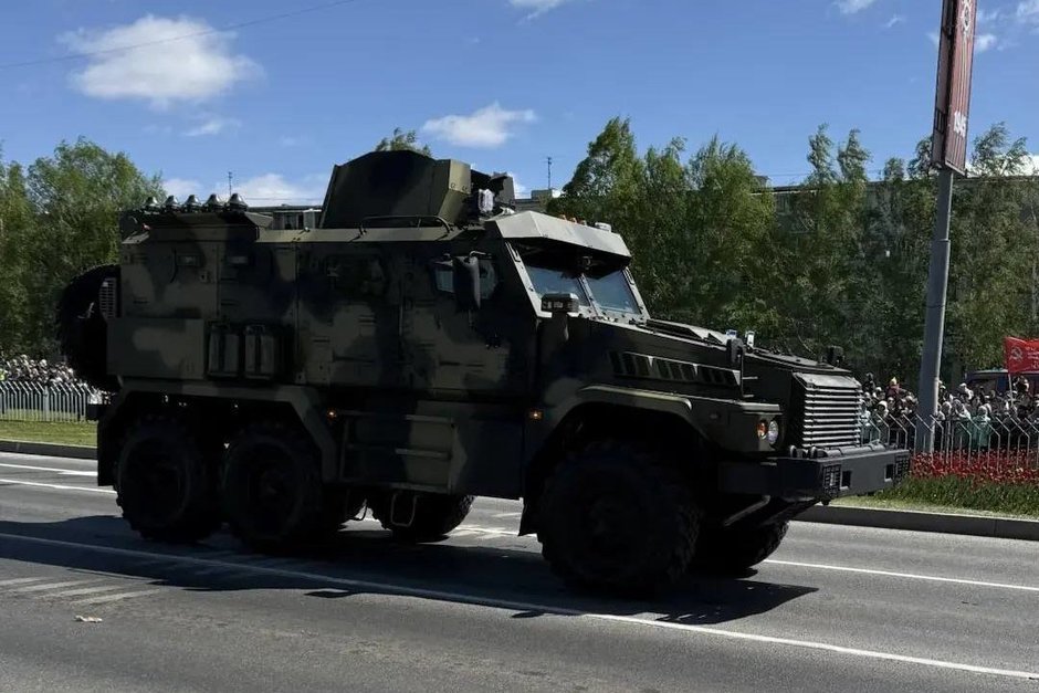 В Набережных Челнах парад Победы прошел с участием военной техники