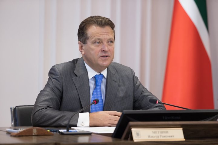 Мэр Казани поручил «посмотреть ретейлерам в глаза» и оснастить мусорки видеокамерами