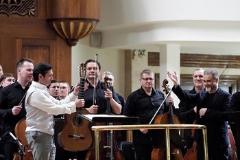 Фламенко с заклинаниями, виртуозная гитара и горячая испанская кровь