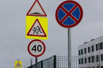 В России появятся более 60 новых дорожных знаков