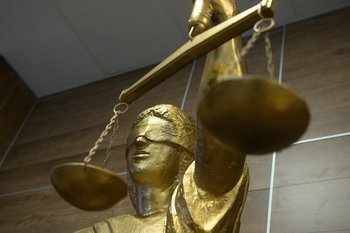 Певицу Монеточку* заочно арестовали по делу об уклонении от обязанностей иноагента